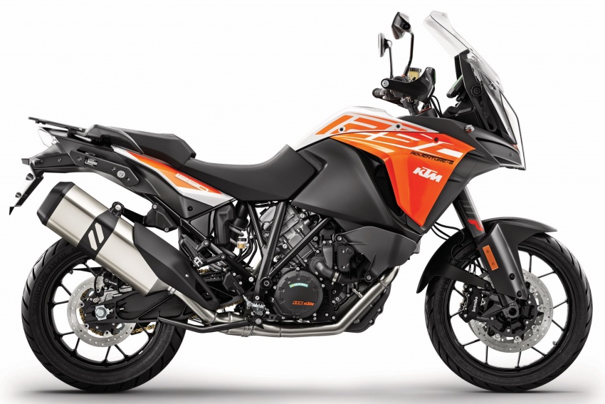 2017 KTM Adventure motorcycle range revamped – new 1090 and 1290 enduros replace the 1050 and 1190 560855