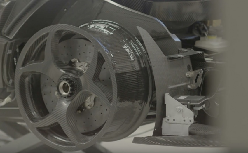 VIDEO: Carbon-fibre construction allows Koenigsegg Regera wheels to gain aesthetic element to design 566974