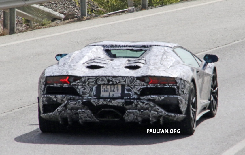 SPYSHOTS: Lamborghini Aventador facelift spotted 563336