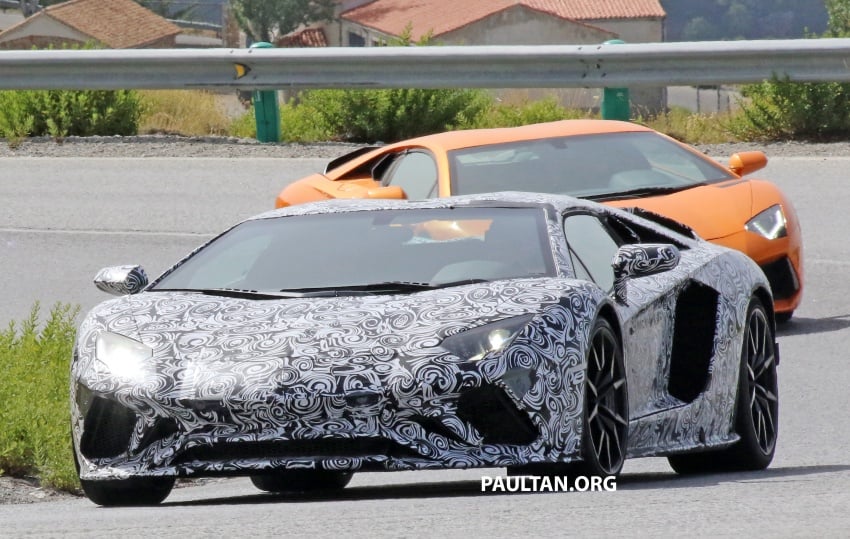 SPYSHOTS: Lamborghini Aventador facelift spotted 563328