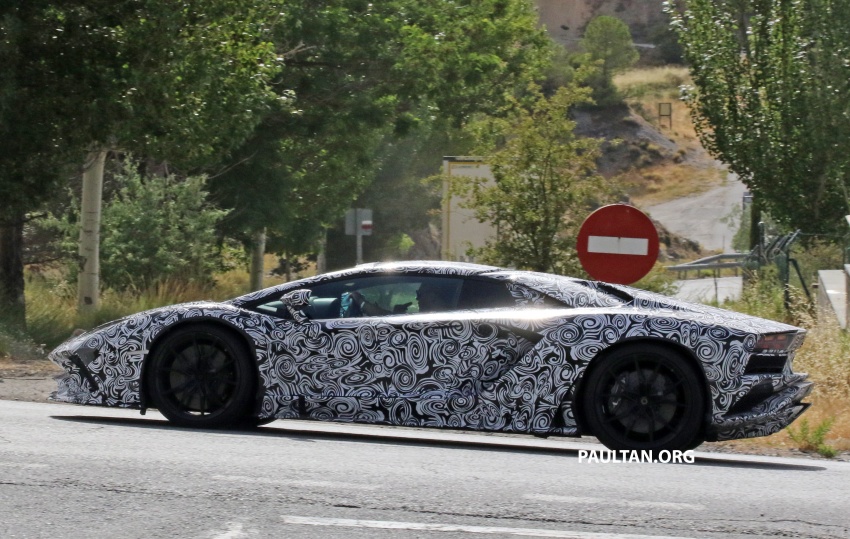 SPYSHOTS: Lamborghini Aventador facelift spotted 563332