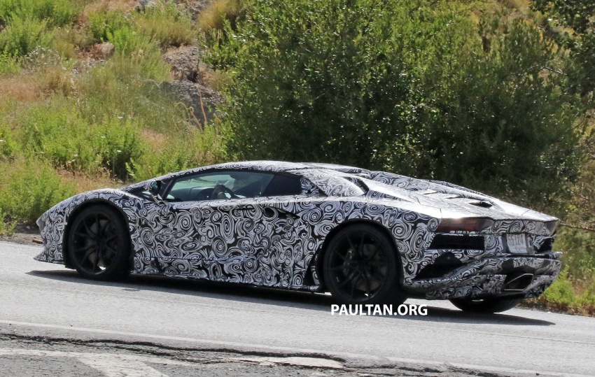 SPYSHOTS: Lamborghini Aventador facelift spotted 563333