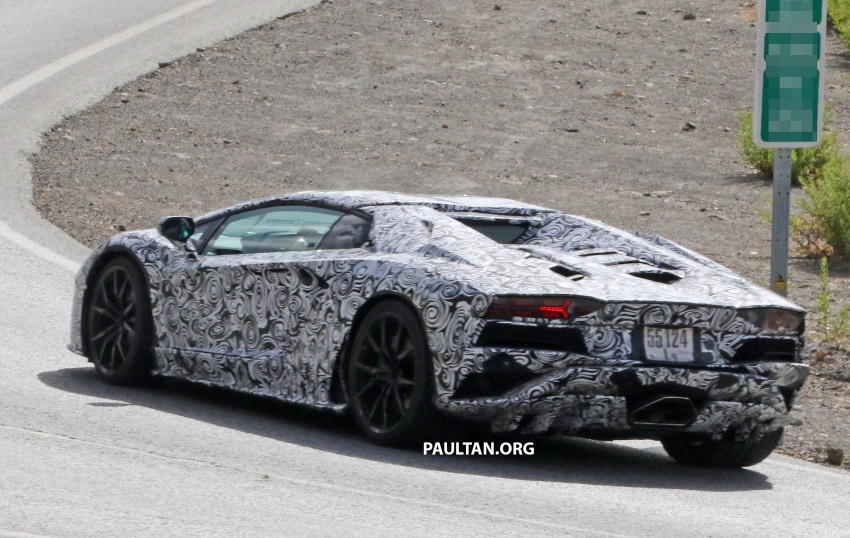 SPYSHOTS: Lamborghini Aventador facelift spotted 563334
