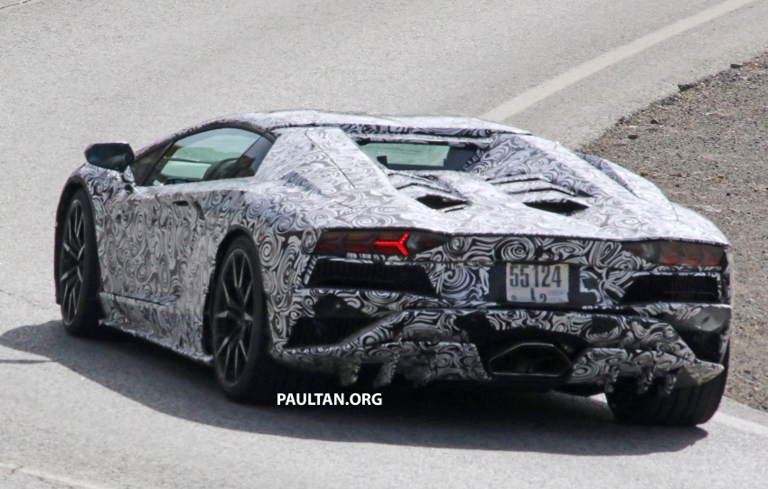 SPYSHOTS: Lamborghini Aventador facelift spotted 563335
