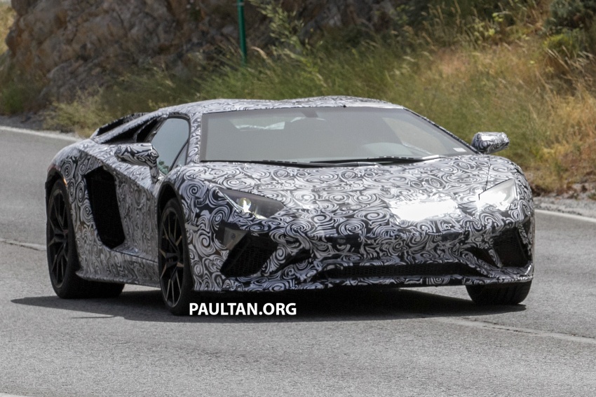 SPYSHOTS: Lamborghini Aventador facelift spotted 563317
