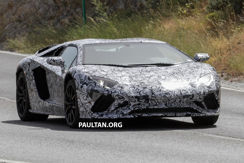 SPYSHOTS: Lamborghini Aventador facelift spotted 563318