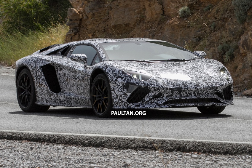 SPYSHOTS: Lamborghini Aventador facelift spotted 563319