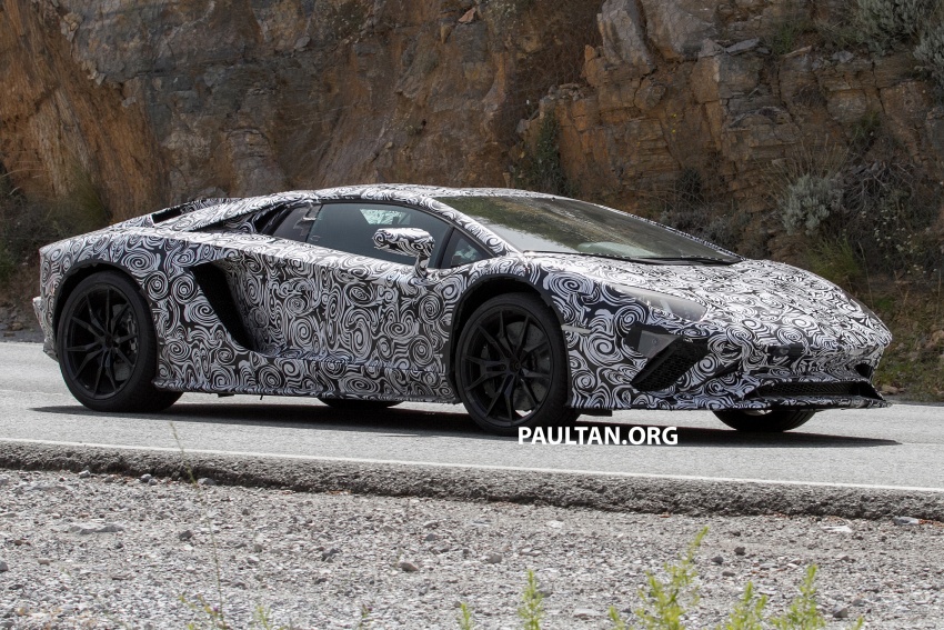 SPYSHOTS: Lamborghini Aventador facelift spotted 563321