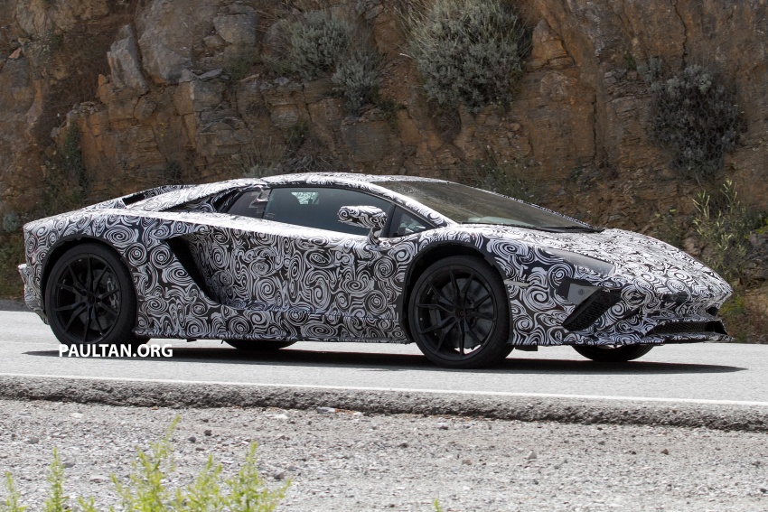 SPYSHOTS: Lamborghini Aventador facelift spotted 563322