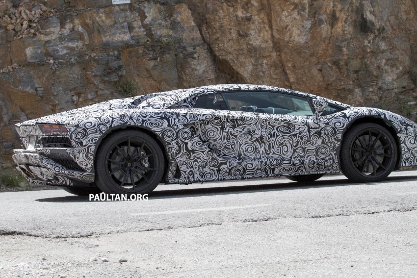 SPYSHOTS: Lamborghini Aventador facelift spotted 563324