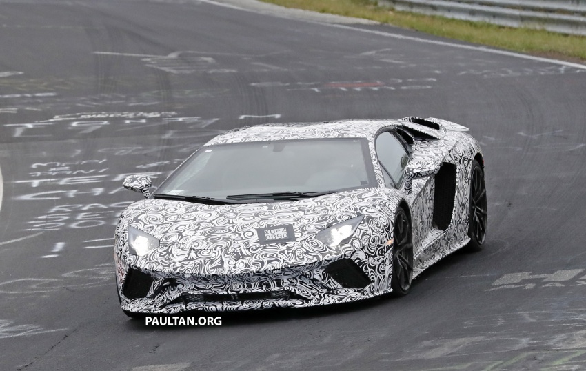 SPYSHOTS: Lamborghini Aventador facelift spotted 563304