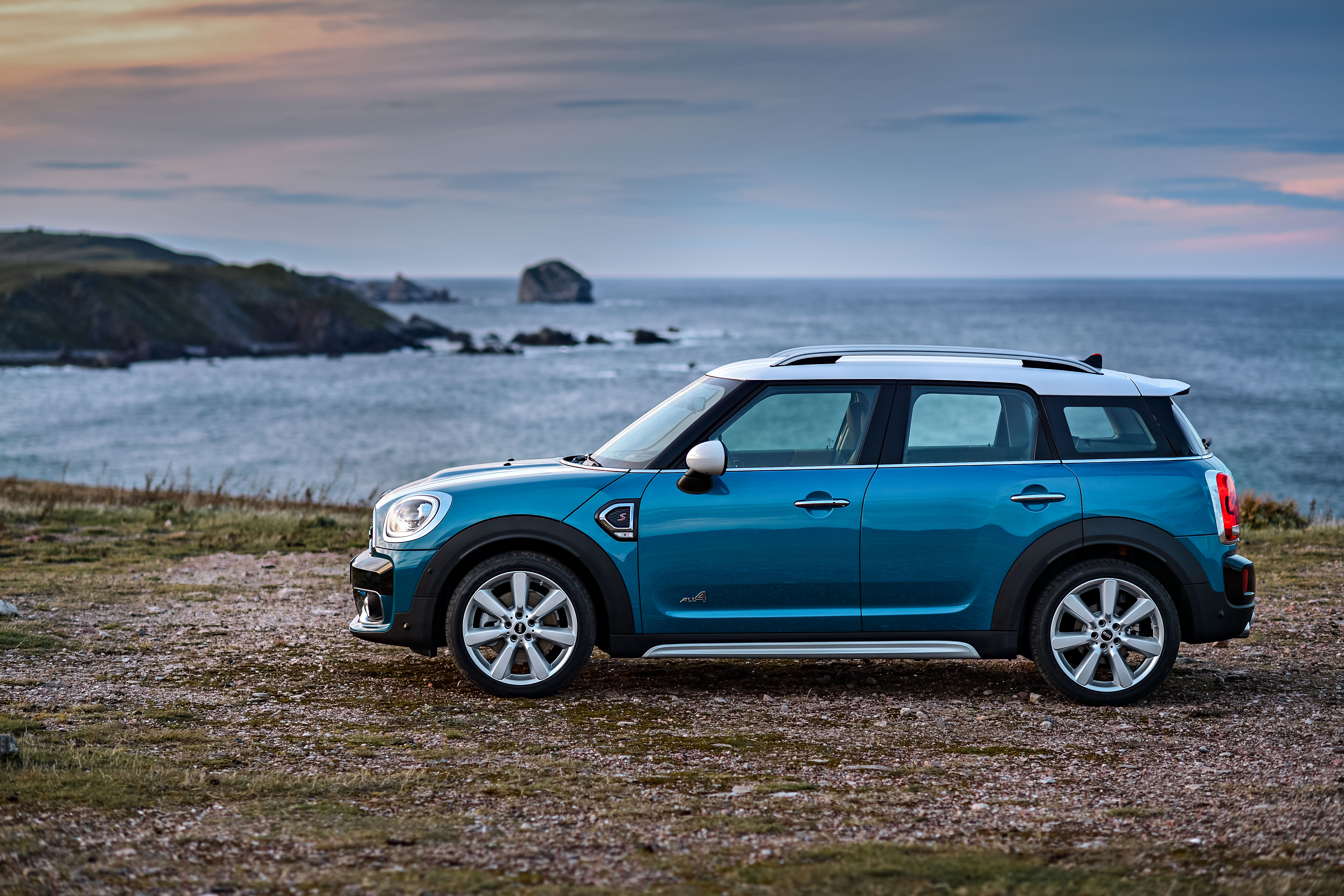 F60 MINI Countryman revealed – larger, with more tech 