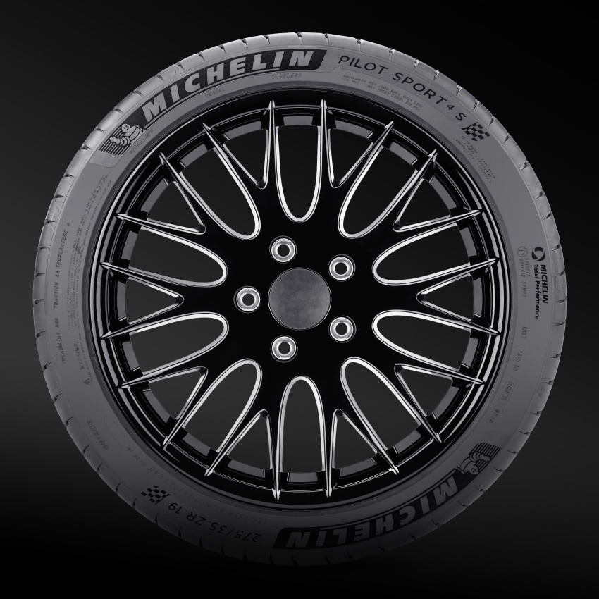 Michelin Pilot Sport 4 S tyre replaces Pilot Super Sport 561606