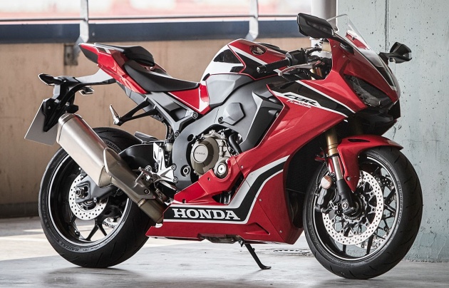 2017-honda-cbr1000rr-fireblade-2