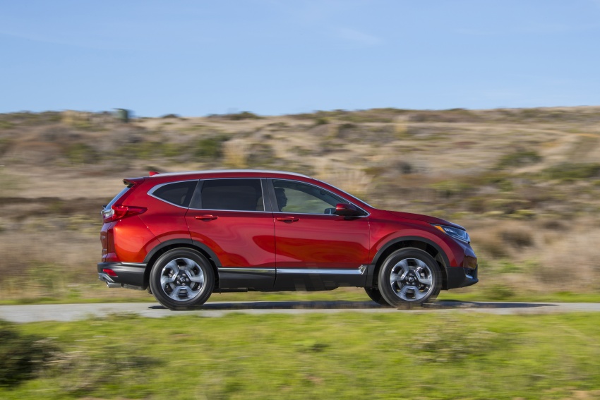 MEGA GALLERY: 2017 Honda CR-V gets showcased 586476