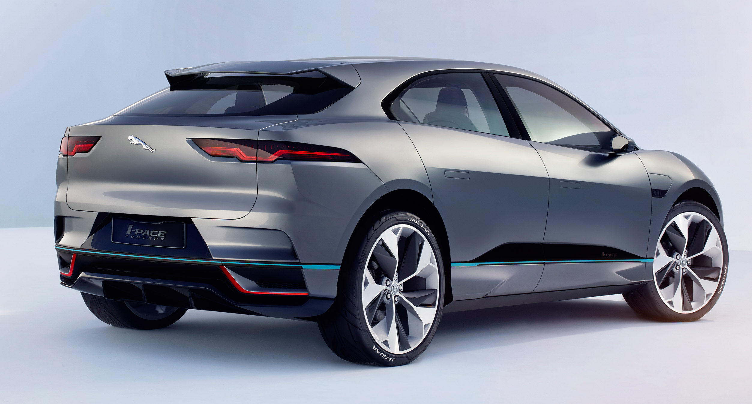 Новая модель разработана. Jaguar i-Pace. Электрический Ягуар i-Pace. Ягуар электромобиль кроссовер. Электрокары Ягуар.