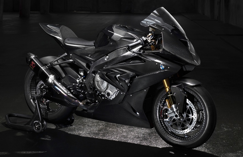 BMW HP4 Race prototype battles Ducati with carbon 575537