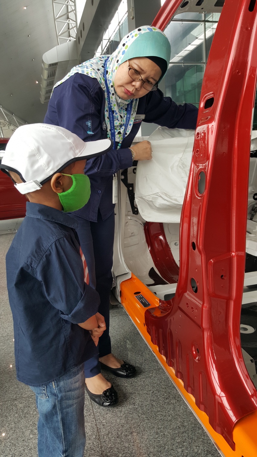 Proton makes six-year-old cancer patient’s dream come through with visit to its Shah Alam plant 574981