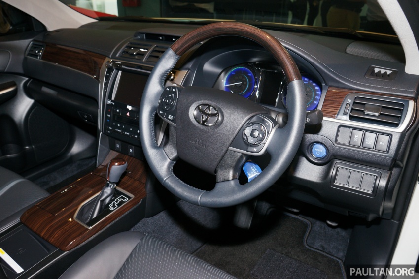 GALERI: Toyota Camry Hybrid Luxury baharu Image #586209