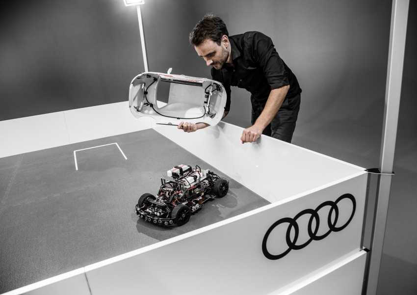 Audi Q2 deep learning concept – self-learning parking 588541