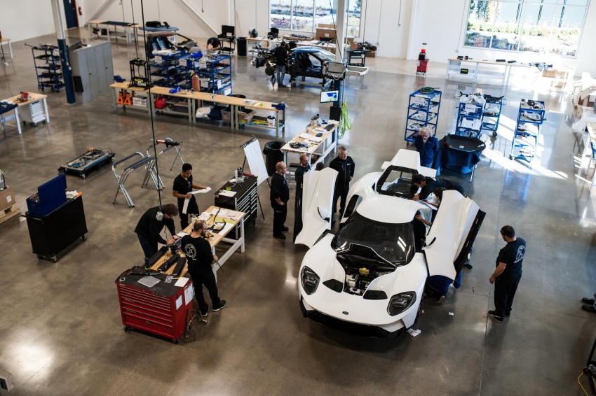 2017 Ford GT rolls off the line, deliveries start now 593361