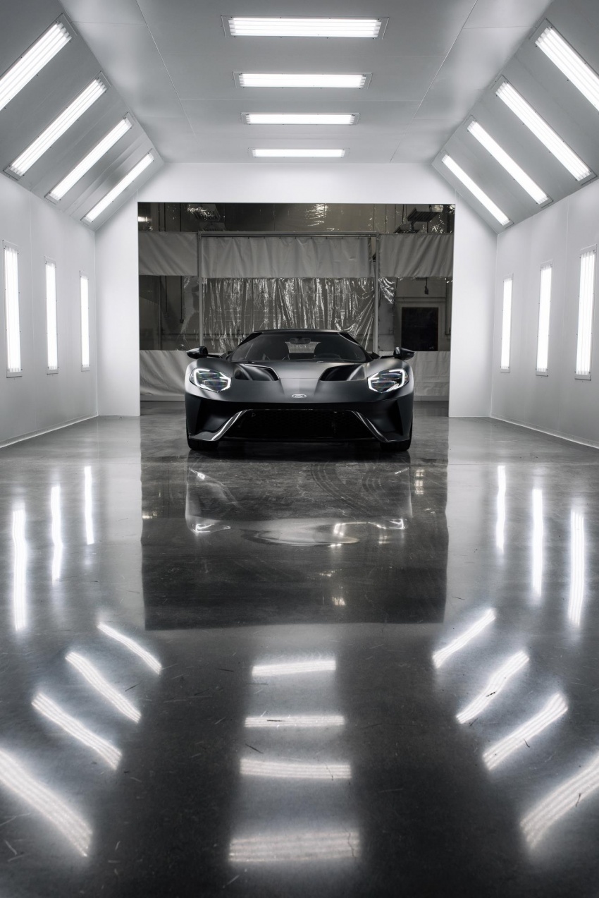 2017 Ford GT rolls off the line, deliveries start now 593363