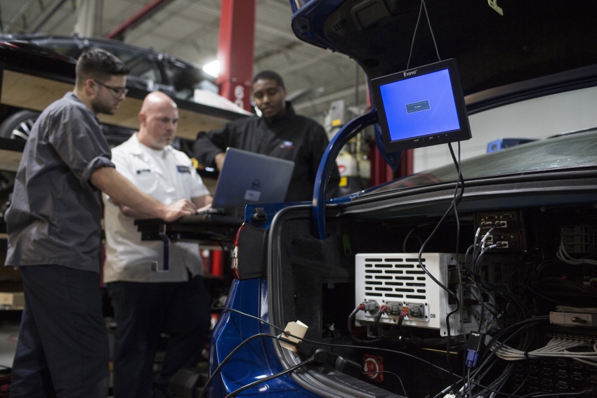 Ford reveals next-gen Fusion Hybrid autonomous development vehicle – improved hardware, software 596099