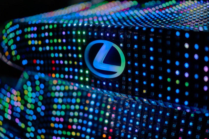 Lexus LIT IS shown – 41,999 LEDs to light up your life 588684