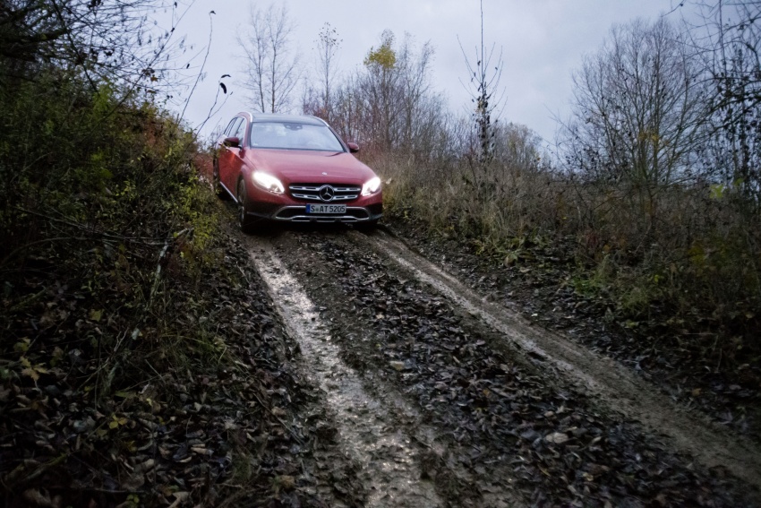 X213 Mercedes-Benz E-Class All-Terrain gets dirty 589448