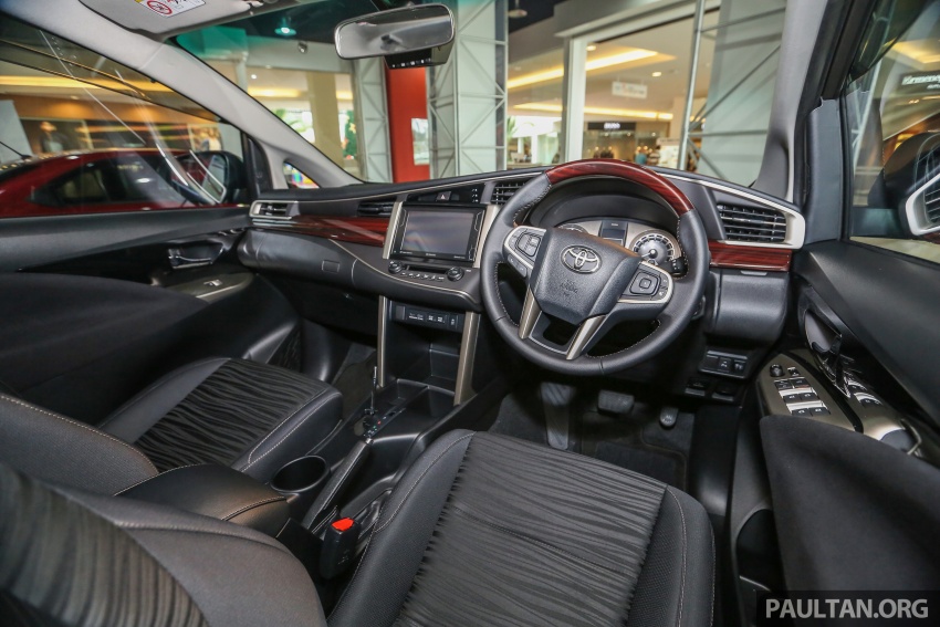 GALERI: Toyota Innova 2.0G baharu dipamerkan di Mitsui – MPV lapan-tempat duduk, Dual VVT-i, enam-kelajuan auto, tujuh beg udara, VSC, RM126k 587650