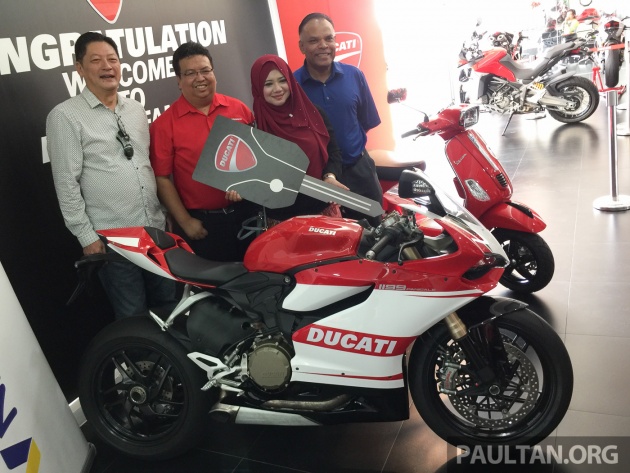 Naza World sampaikan hadiah pertandingan Merdeka Autofair – 1 bawa balik Ducati Panigale, 5 dapat Vespa