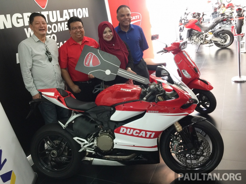 Naza World sampaikan hadiah pertandingan Merdeka Autofair – 1 bawa balik Ducati Panigale, 5 dapat Vespa 599775