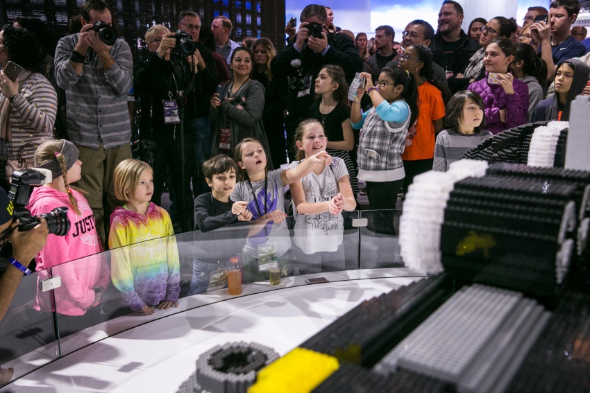 Chevrolet unveils life-size Lego Batmobile at Detroit Auto Show – 344,187 bricks, RM214 mil, 60.2L V100 605544