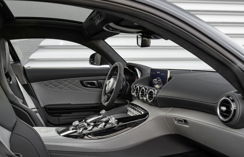 Mercedes-AMG GT C Coupe tampil di Detroit – GT dan GT S dapat pembaharuan gaya dan kelengkapan 601405