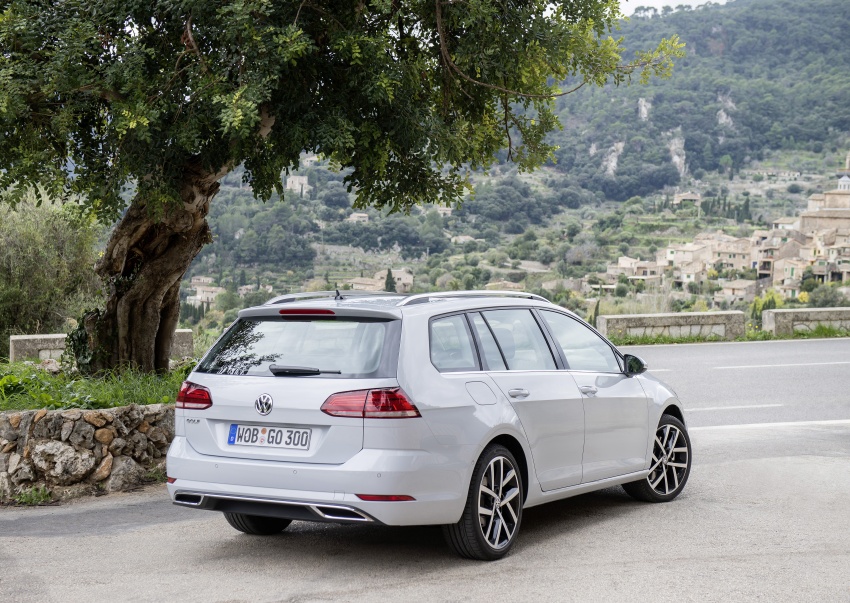 GALLERY: 2017 Volkswagen Golf Mk7 facelift – GTI, GTD, Golf Variant and 1.5 TSI play it up for the camera 611701