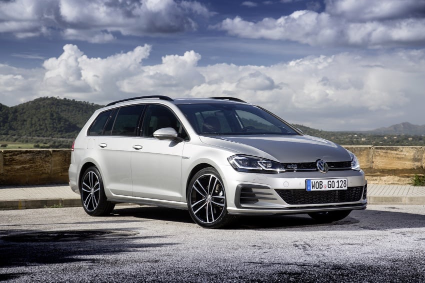 GALLERY: 2017 Volkswagen Golf Mk7 facelift – GTI, GTD, Golf Variant and 1.5 TSI play it up for the camera 611717