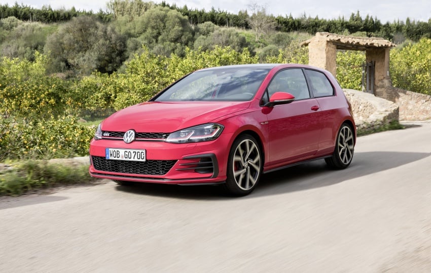 GALLERY: 2017 Volkswagen Golf Mk7 facelift – GTI, GTD, Golf Variant and 1.5 TSI play it up for the camera 611722