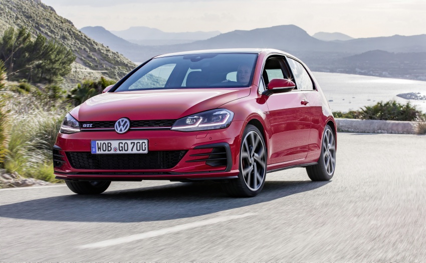 GALLERY: 2017 Volkswagen Golf Mk7 facelift – GTI, GTD, Golf Variant and 1.5 TSI play it up for the camera 611723