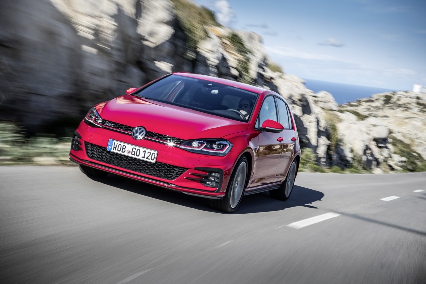 GALLERY: 2017 Volkswagen Golf Mk7 facelift – GTI, GTD, Golf Variant and 1.5 TSI play it up for the camera 611751