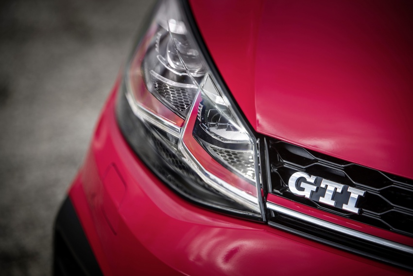GALLERY: 2017 Volkswagen Golf Mk7 facelift – GTI, GTD, Golf Variant and 1.5 TSI play it up for the camera 611766