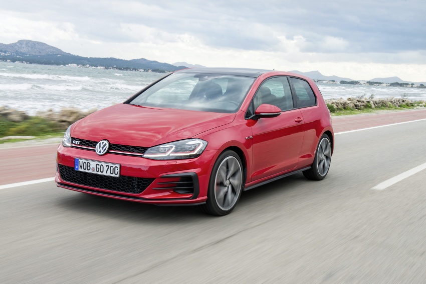 GALLERY: 2017 Volkswagen Golf Mk7 facelift – GTI, GTD, Golf Variant and 1.5 TSI play it up for the camera 611727