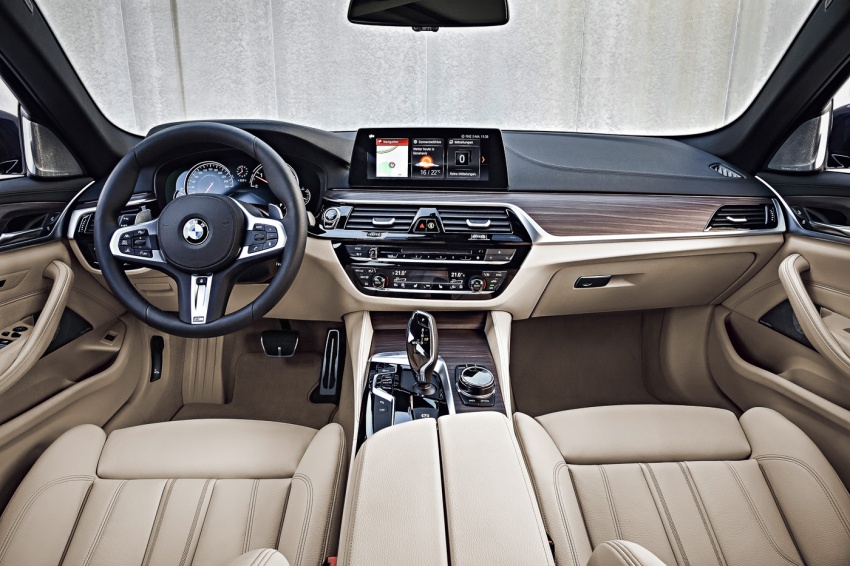 BMW 5 Series Touring G31 muncul – 4 varian termasuk diesel akan ditawarkan, ruang simpanan 1,700 liter 610478
