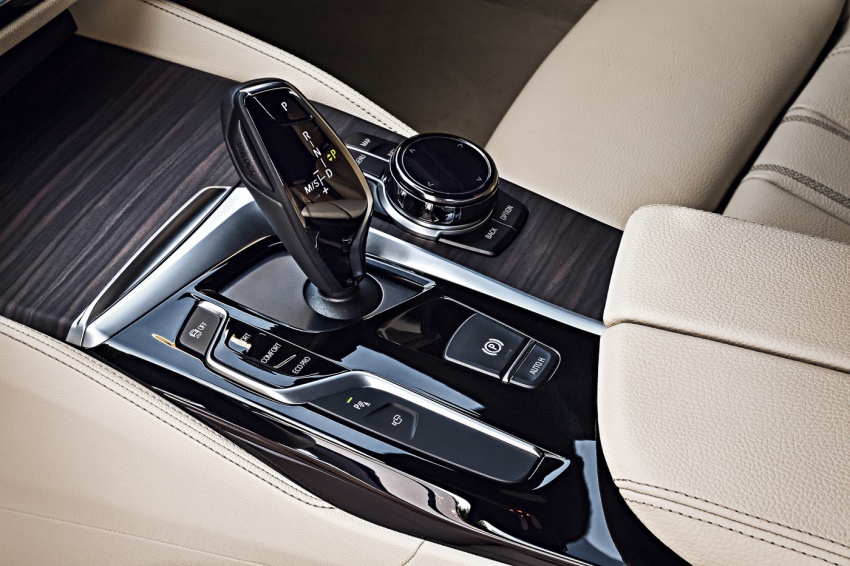 BMW 5 Series Touring G31 muncul – 4 varian termasuk diesel akan ditawarkan, ruang simpanan 1,700 liter 610480