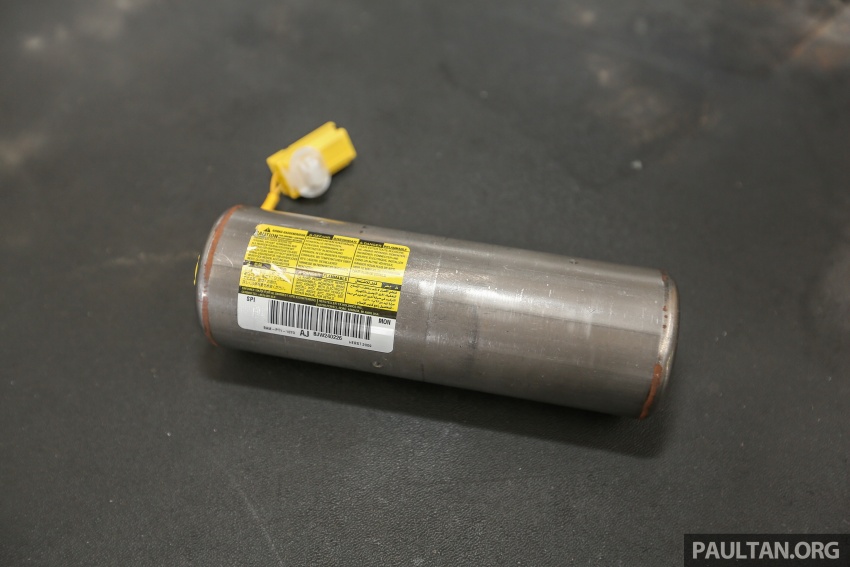 VIDEO: Honda Malaysia’s airbag inflator replacement process – see the potentially explosive part 614475