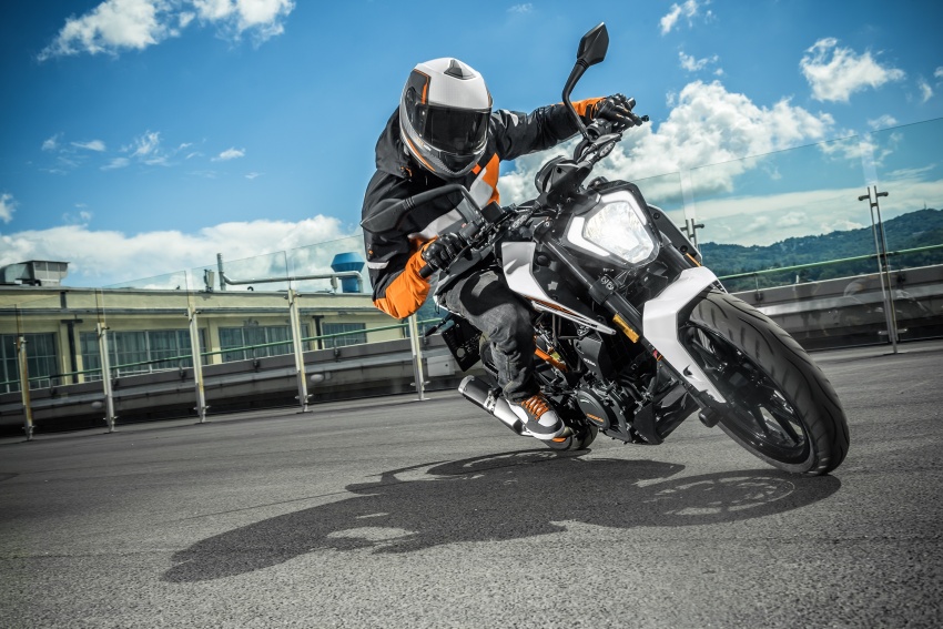 2017 KTM 390 and 250 Duke launched in India – priced at RM15,001 for 390 Duke and RM11,534 for 250 Duke 620572
