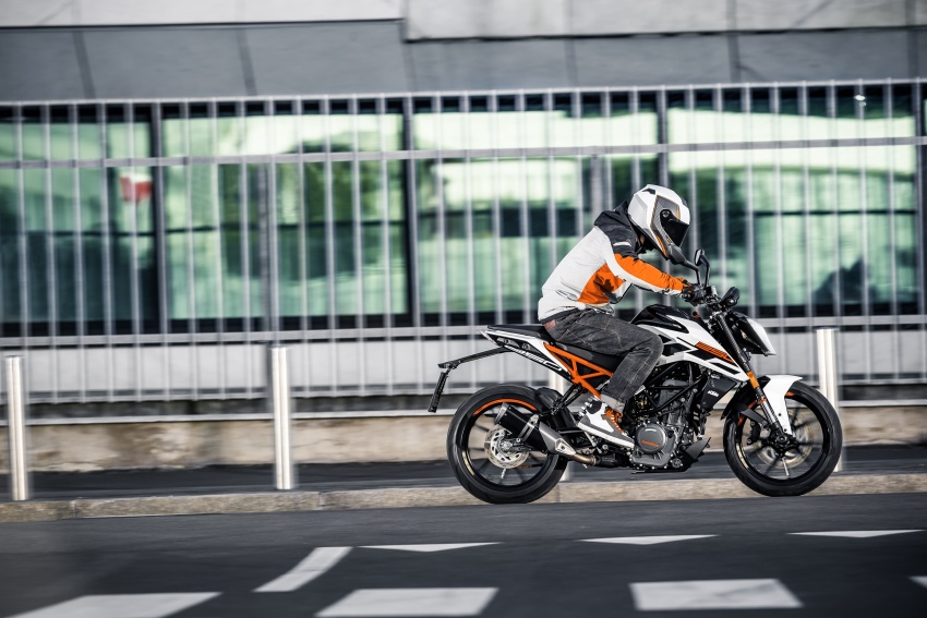 2017 KTM 390 and 250 Duke launched in India – priced at RM15,001 for 390 Duke and RM11,534 for 250 Duke 620573
