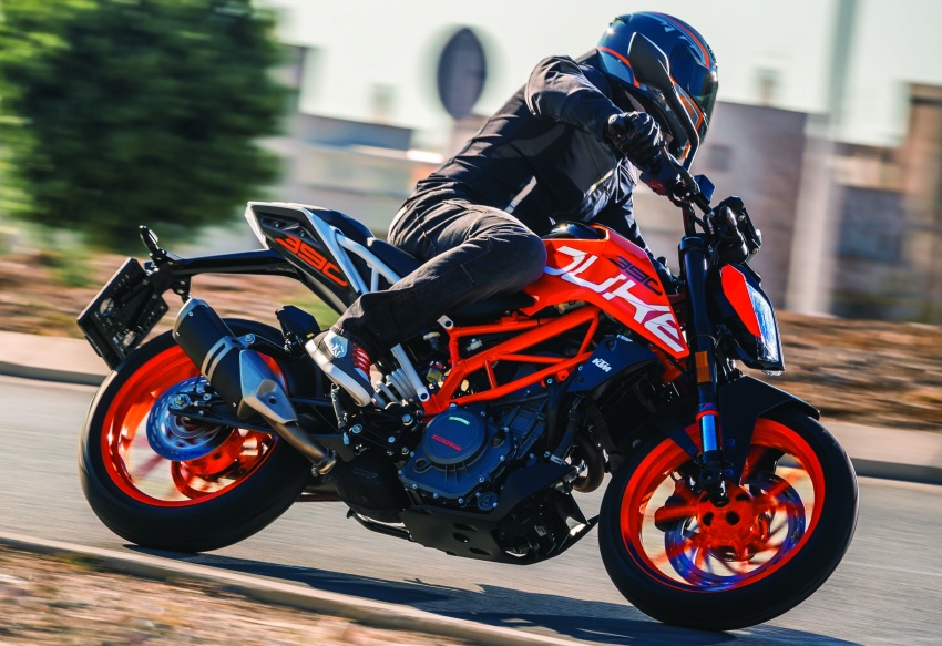2017 KTM 390 and 250 Duke launched in India – priced at RM15,001 for 390 Duke and RM11,534 for 250 Duke 620562