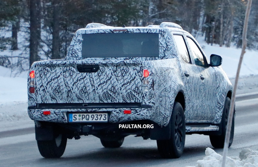 SPIED: Mercedes-Benz X-Class pick-up tackles winter 613557