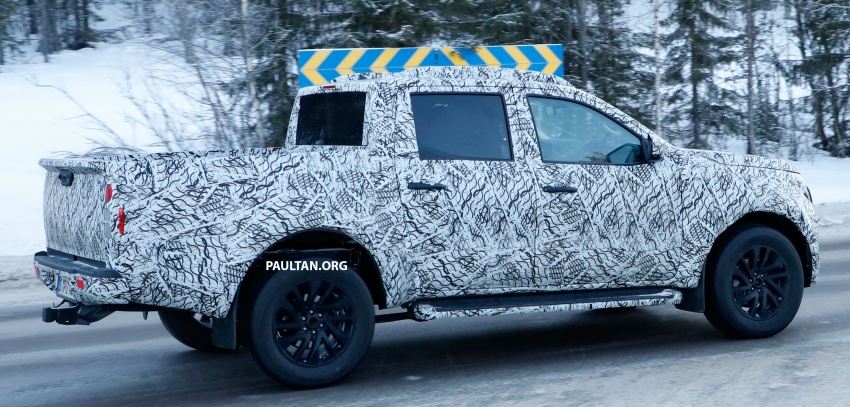 SPIED: Mercedes-Benz X-Class pick-up tackles winter 613554