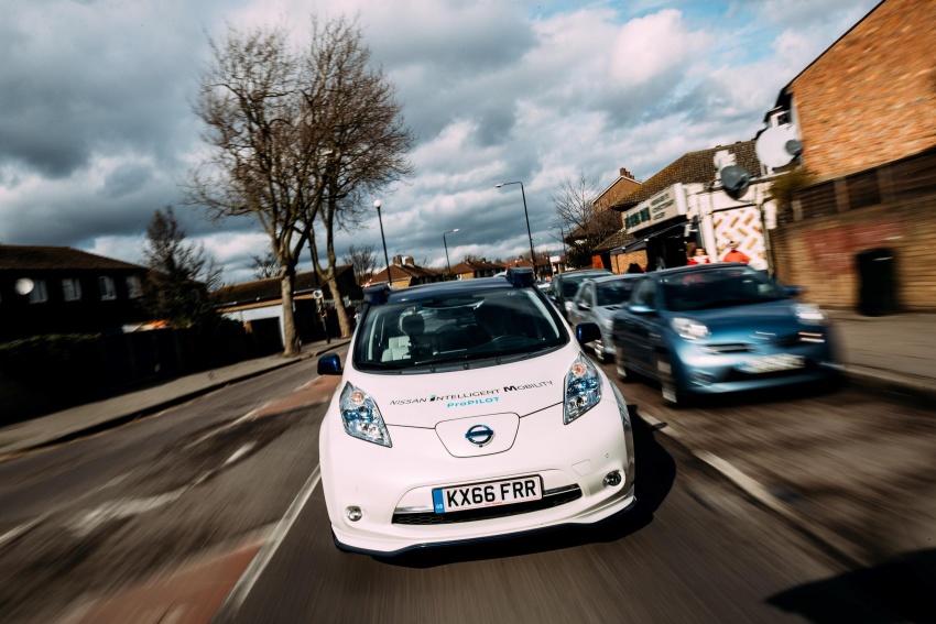 Nissan conducts autonomous drive demo in Europe 621621